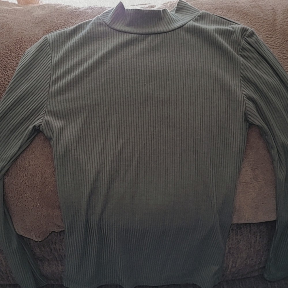 Green high neck long sleeve